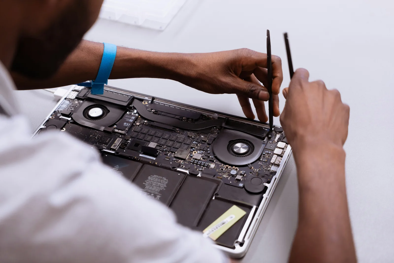Computer repair near me - MacBook & laptop repair Downtown LA at FIXSTORY DTLA