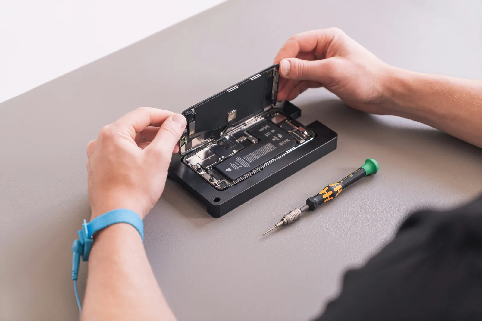 iPhone repair near me - Cell phone repair Downtown LA at FIXSTORY DTLA
