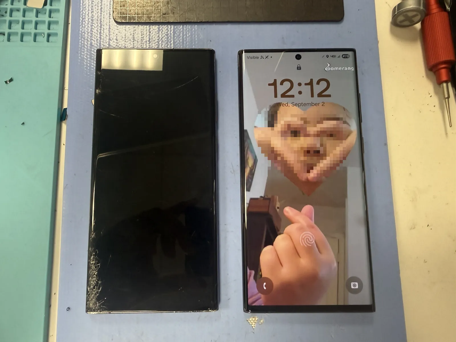Before and after side by side: the shattered Galaxy S22 Ultra screen and the freshly replaced one