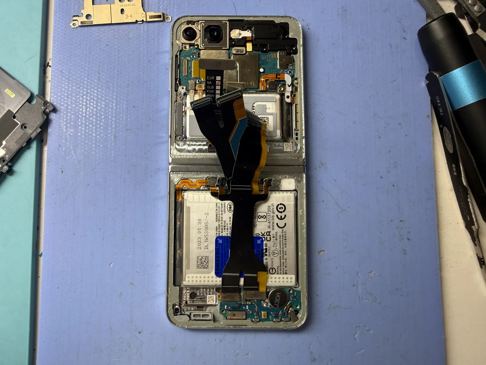Known-good test flex cable connected to the Galaxy Z Flip 5 to check whether touch returns