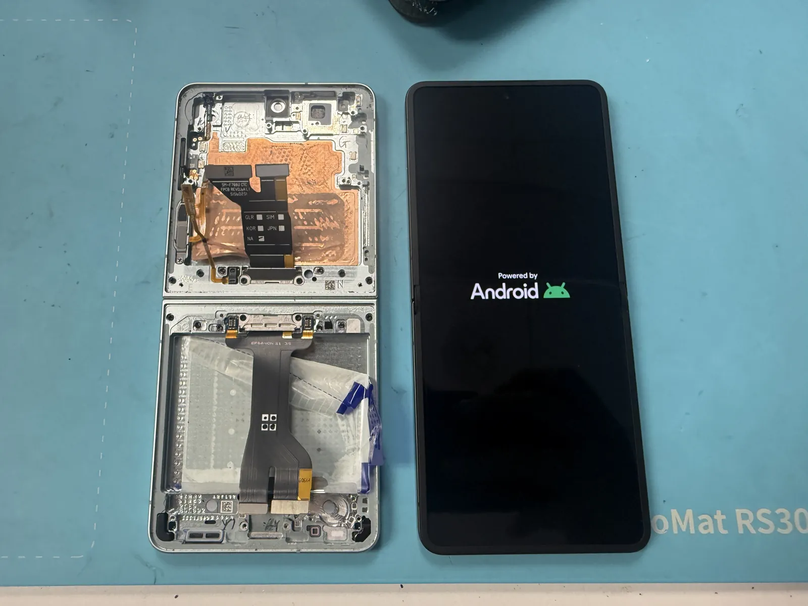 The Galaxy Z Flip 7 booting to the Android logo on its new genuine screen