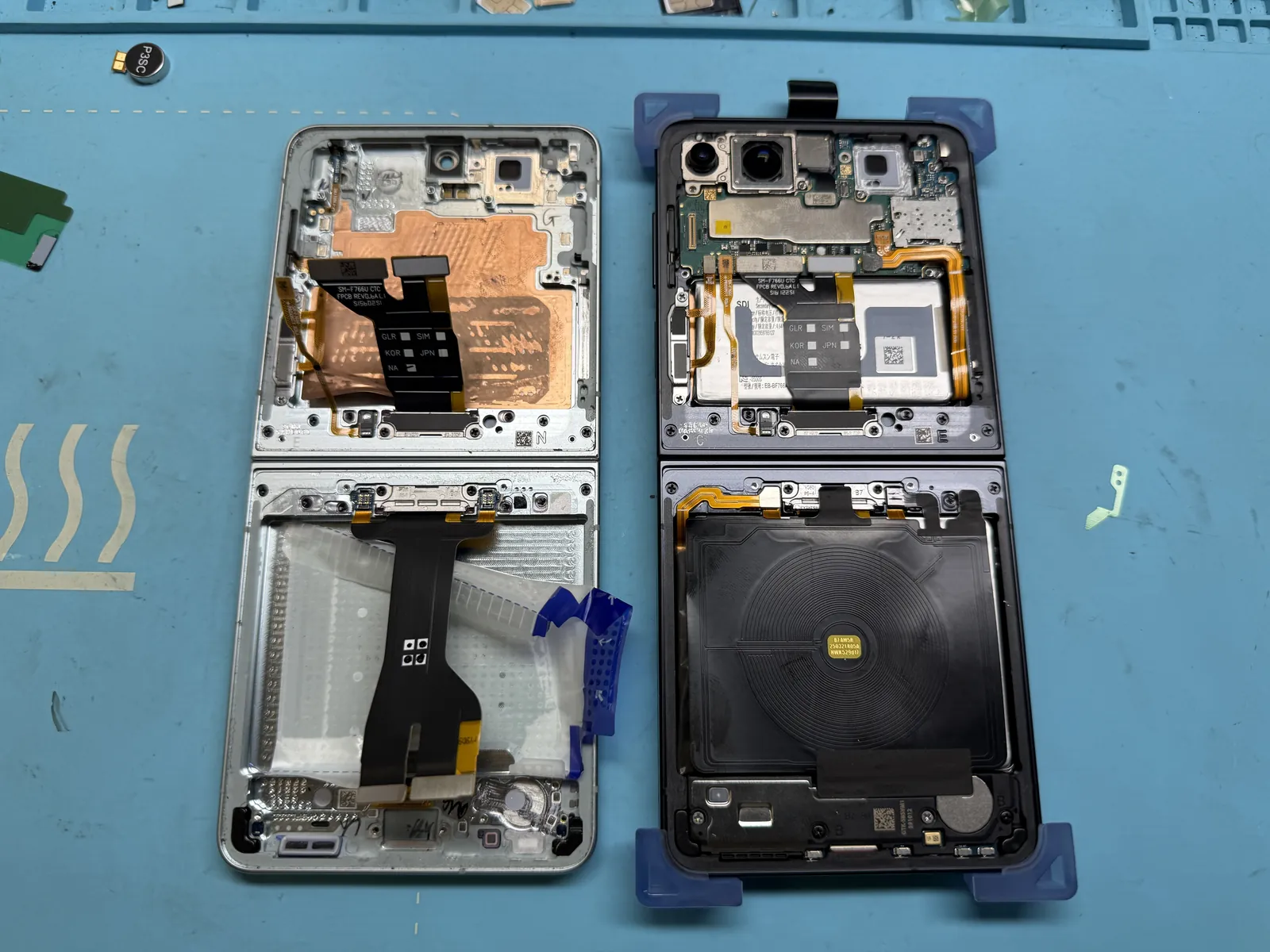 All internals transferred into the new genuine Samsung screen assembly for the Z Flip 7