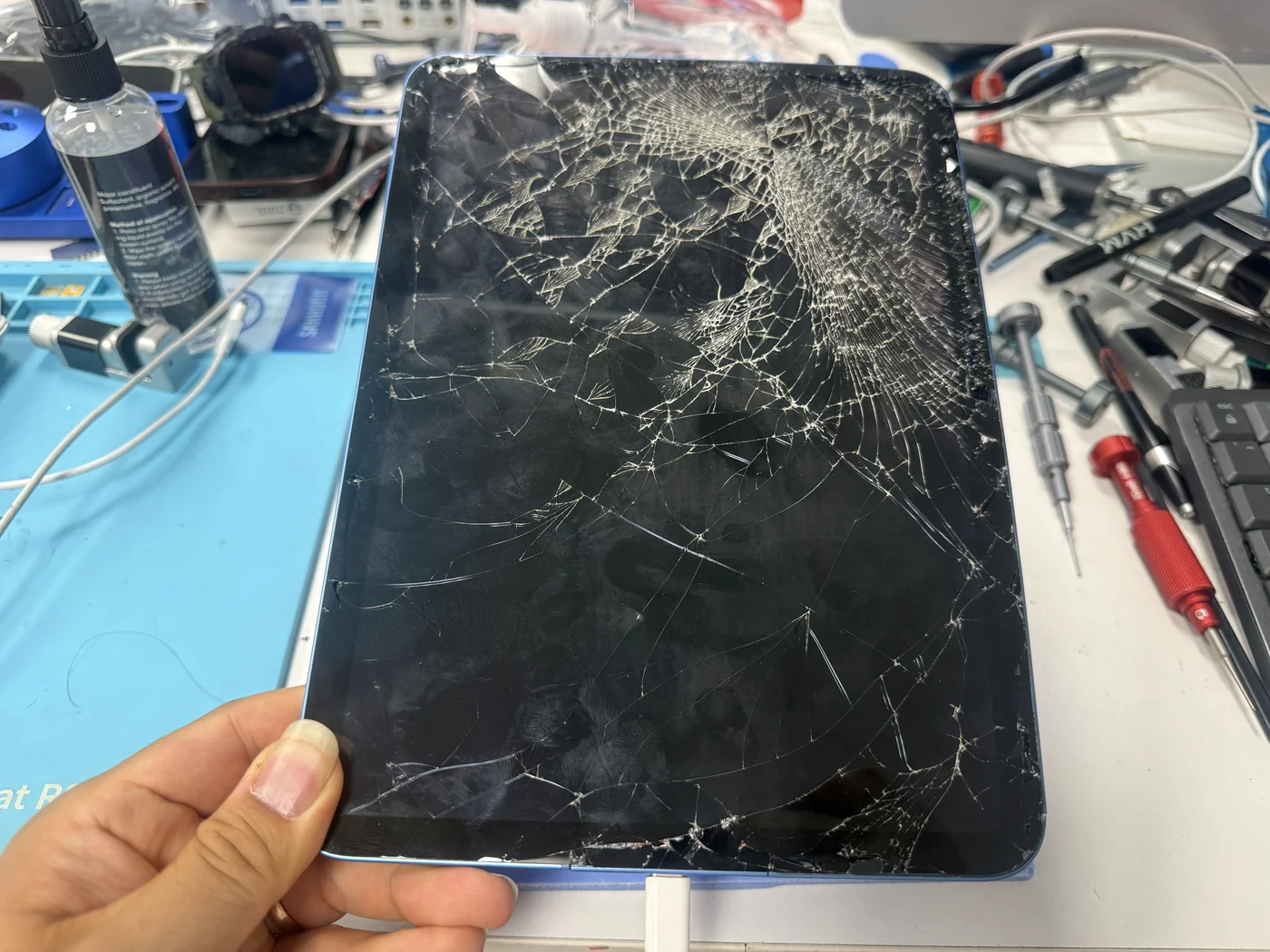 We Got the iPad to Turn On Again. Then We Told Him Not to Fix It
iPad 11-inch (2025), bent frame, no power, 5,000 photos inside — when data transfer beats repair, Downtown Los Angeles