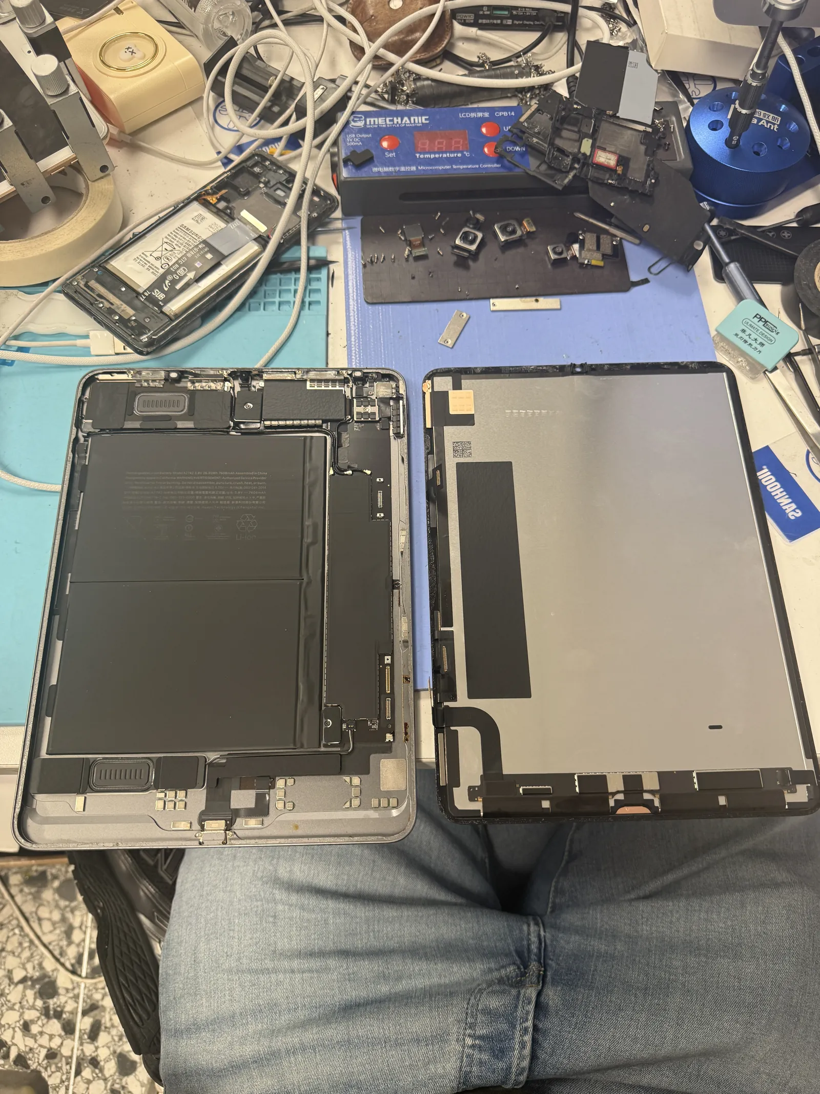 iPad Air 4 opened on the bench with the screen separated to reach the power button