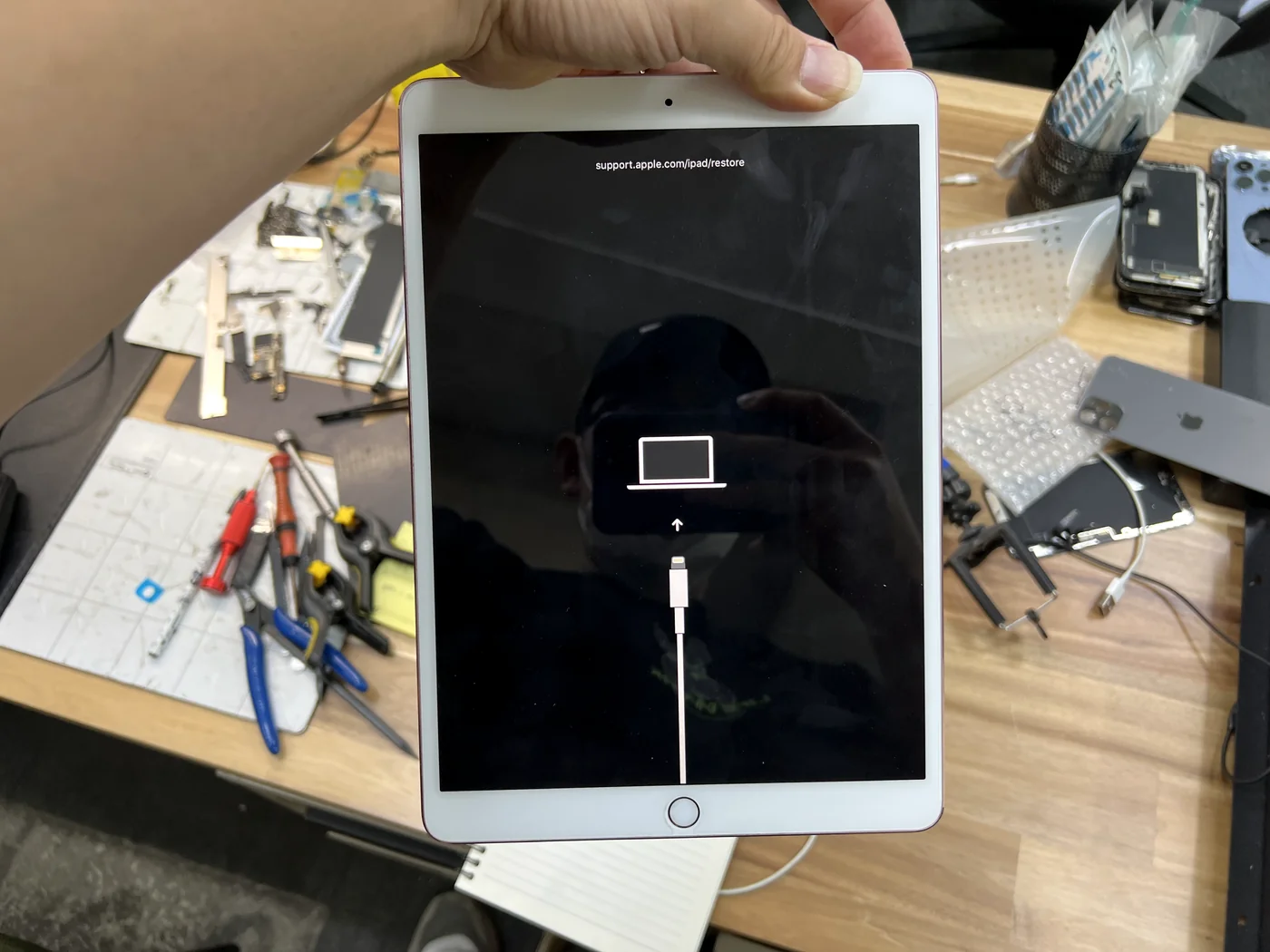 iPad Pro 10.5 stuck on the DFU restore screen showing the connect-to-computer icon