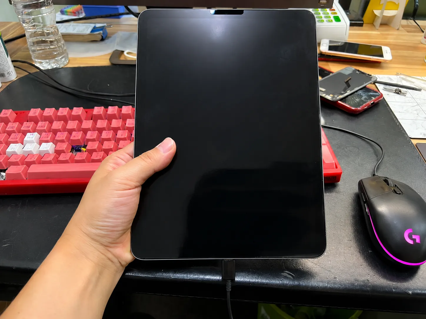 iPad Pro 11 third generation completely dead in hand, black screen, before the logic board repair
