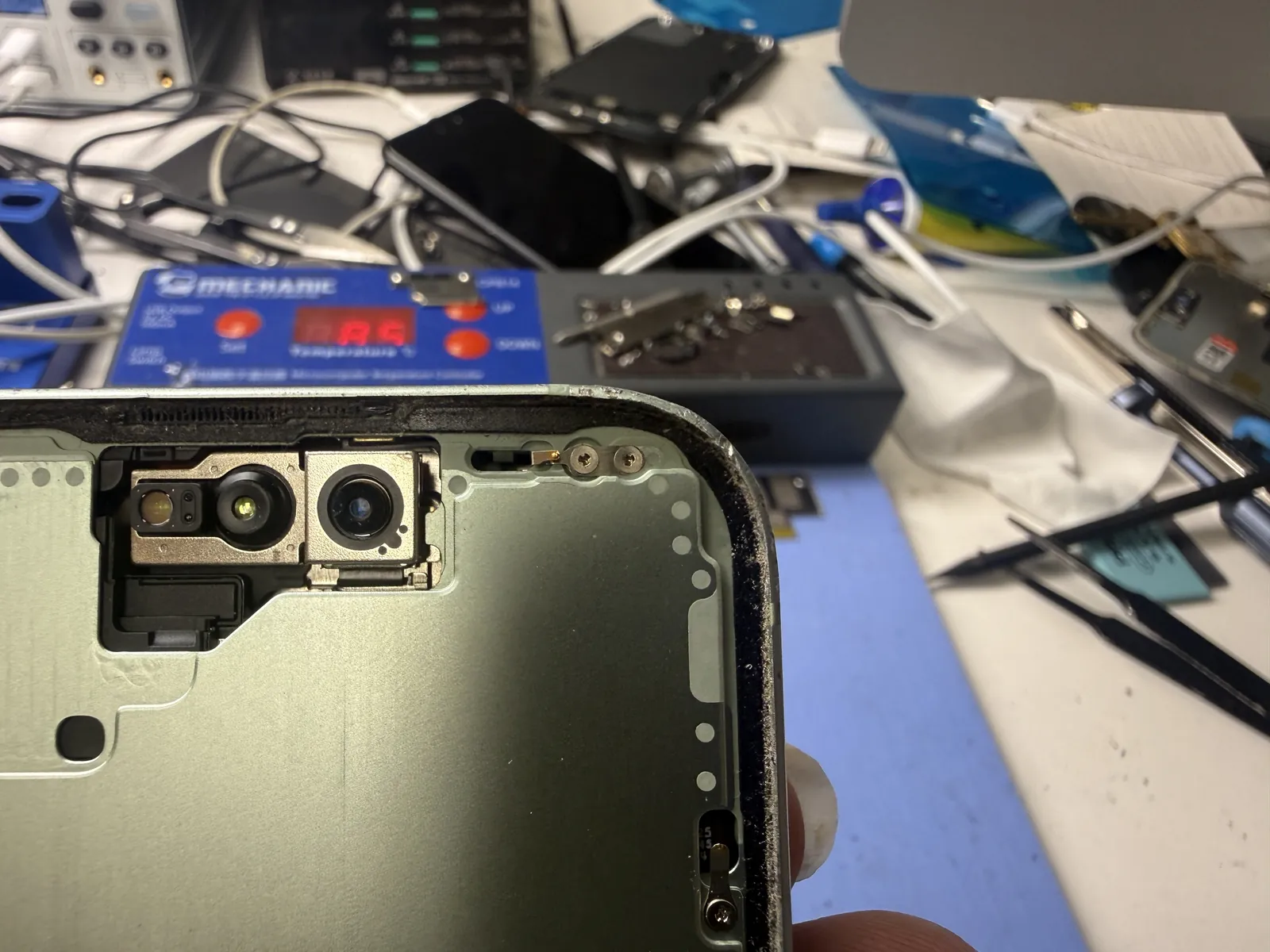 After corner straightening — the same iPhone 15 frame corner restored to its original curve