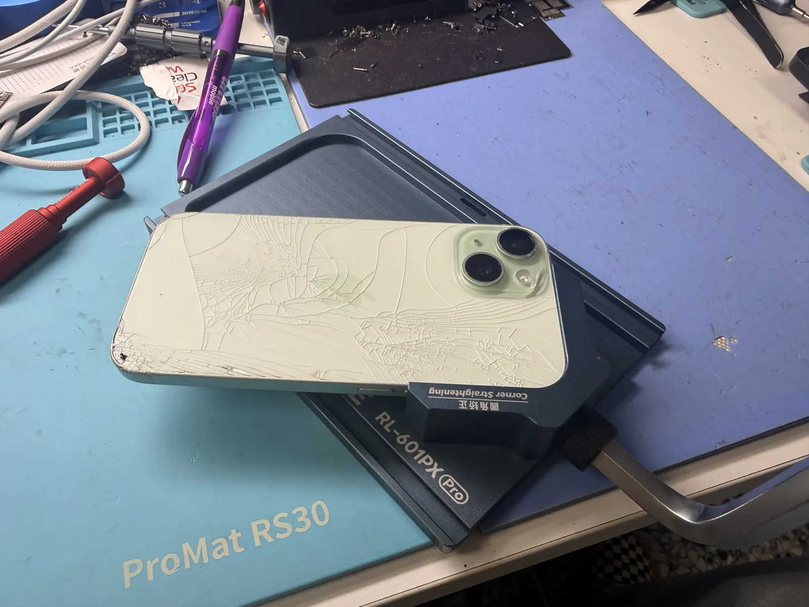 iPhone 15 Screen Replacement in Downtown LA — OLED vs LCD & Corner Straightening | FixStory