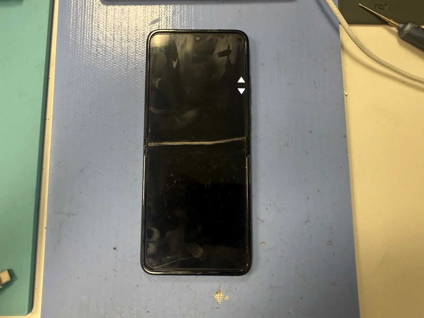 Motorola Razr 40 Inner Screen Replacement — Cracked Folding Screen Fixed Same Day in Los Angeles | FIXSTORY