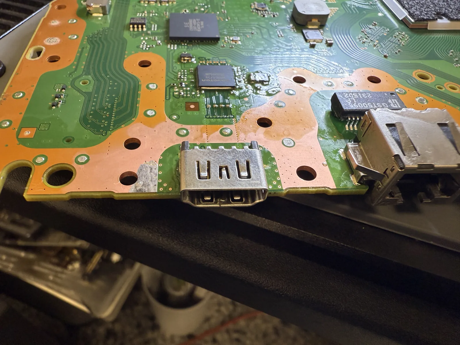 New HDMI port soldered onto the PS5 mainboard