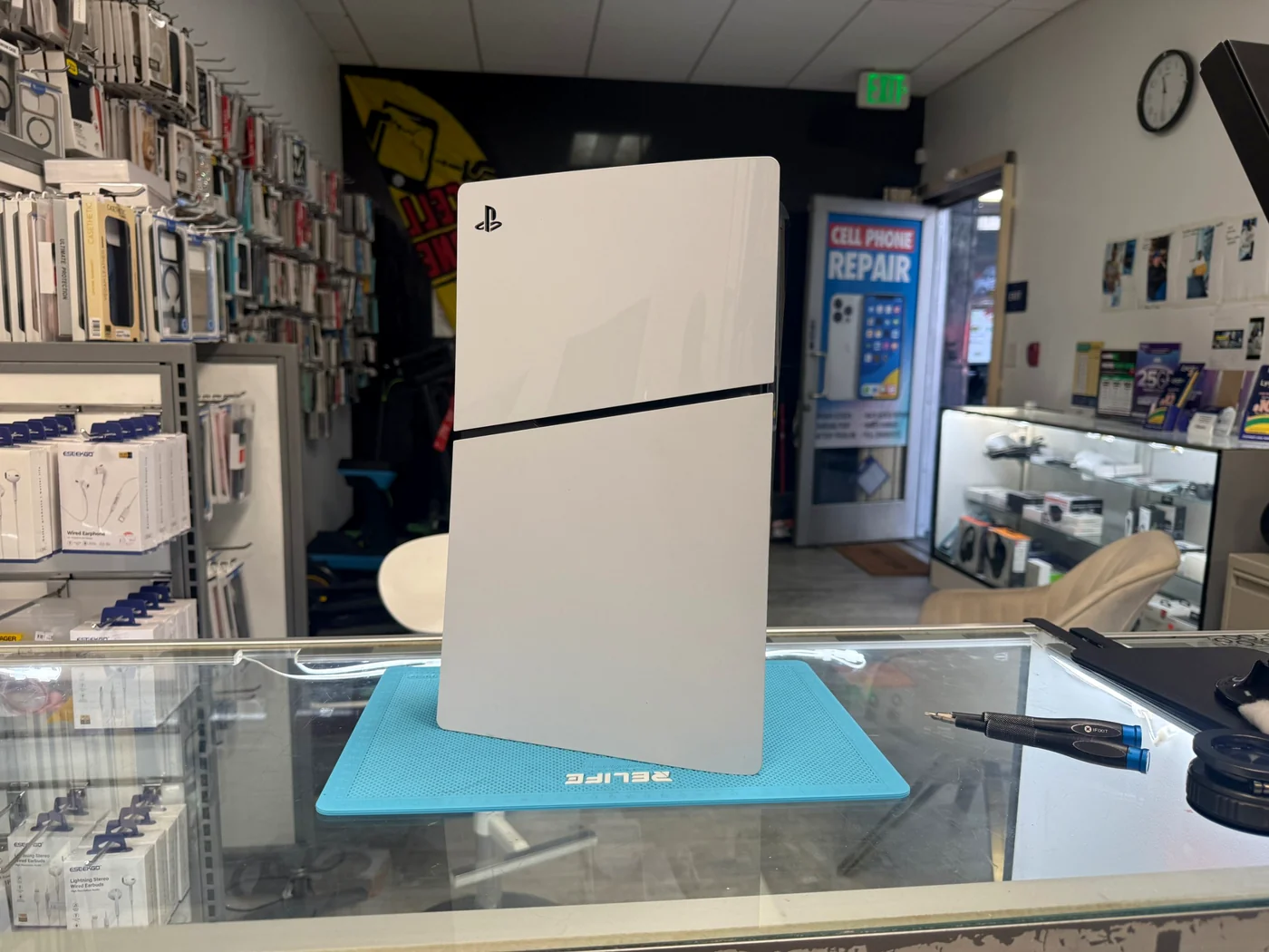 White PS5 Slim checked in at FIXSTORY DTLA for overheating shutdowns during gameplay