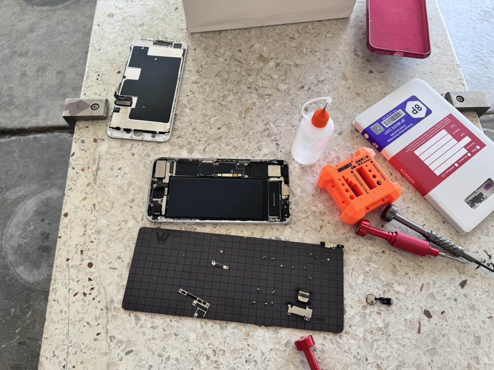 bench-on-the-sreet-i-repair-8plus-screen-scaled